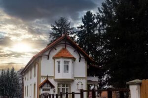 Баштенска капија Виле Розалије